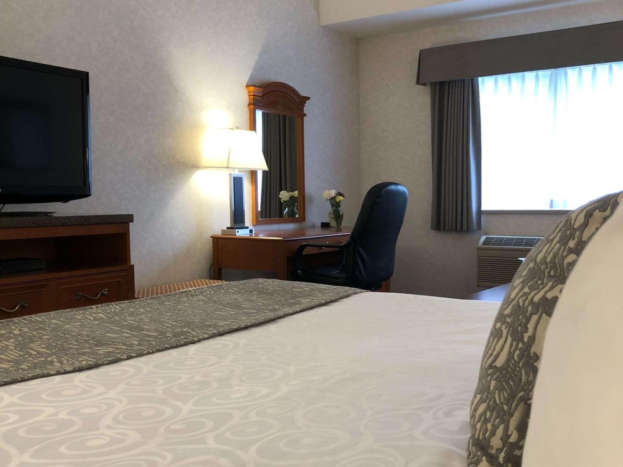 Coast Abbotsford Hotel & Suites Экстерьер фото