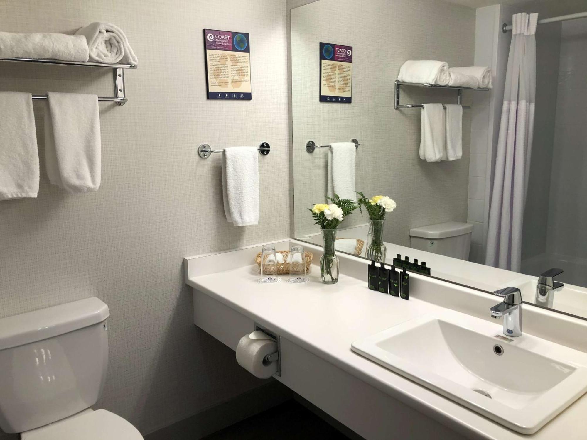 Coast Abbotsford Hotel & Suites Экстерьер фото