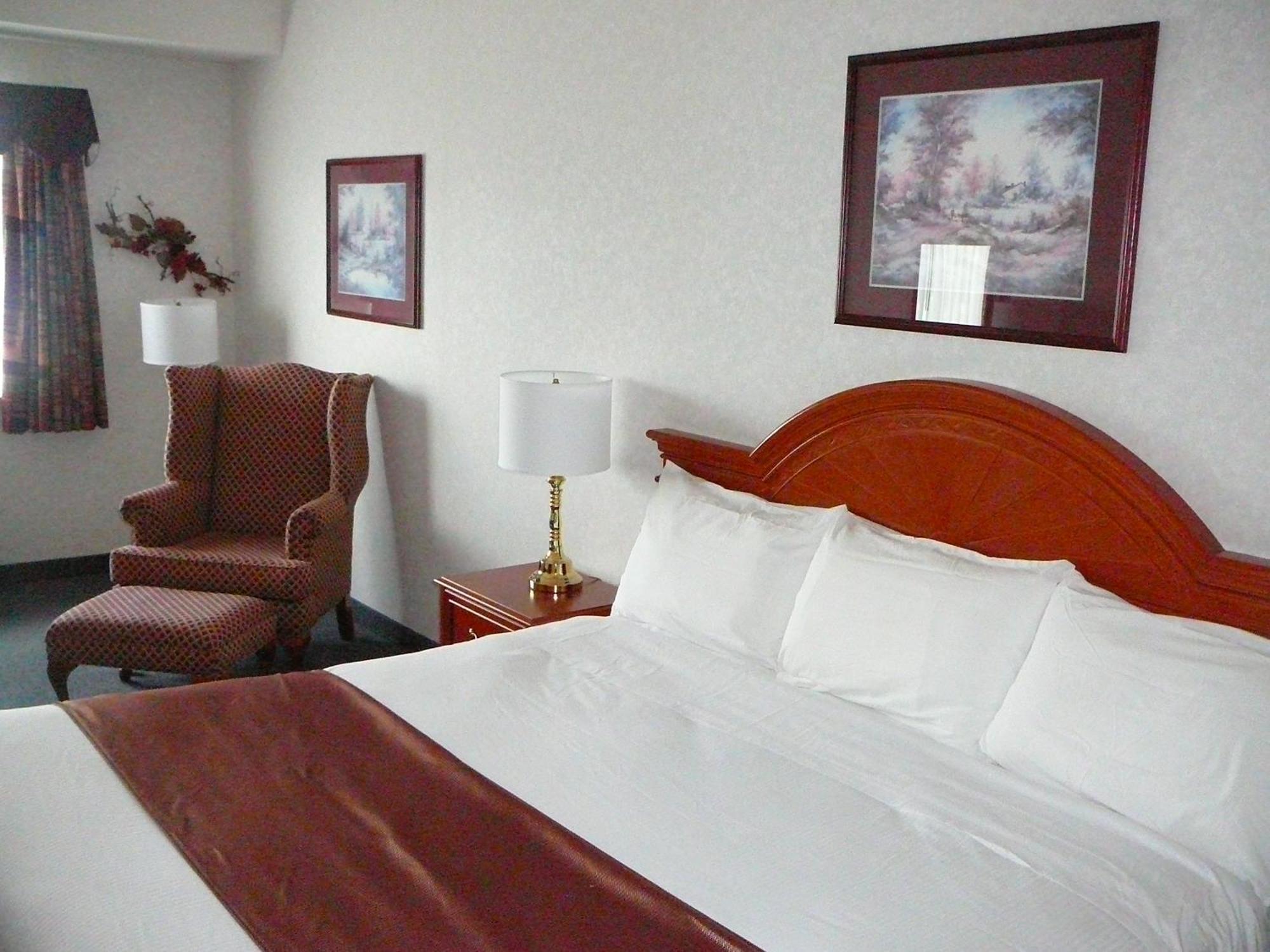 Coast Abbotsford Hotel & Suites Экстерьер фото