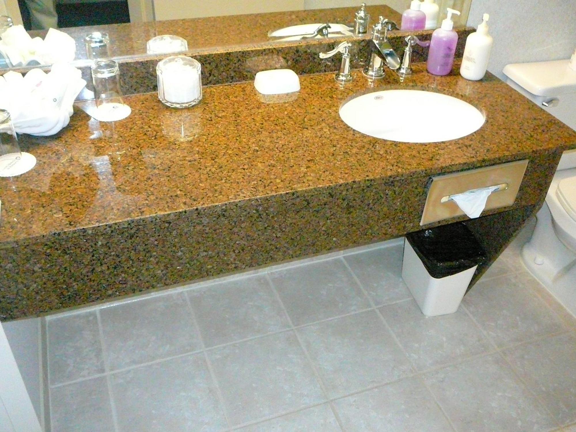 Coast Abbotsford Hotel & Suites Экстерьер фото