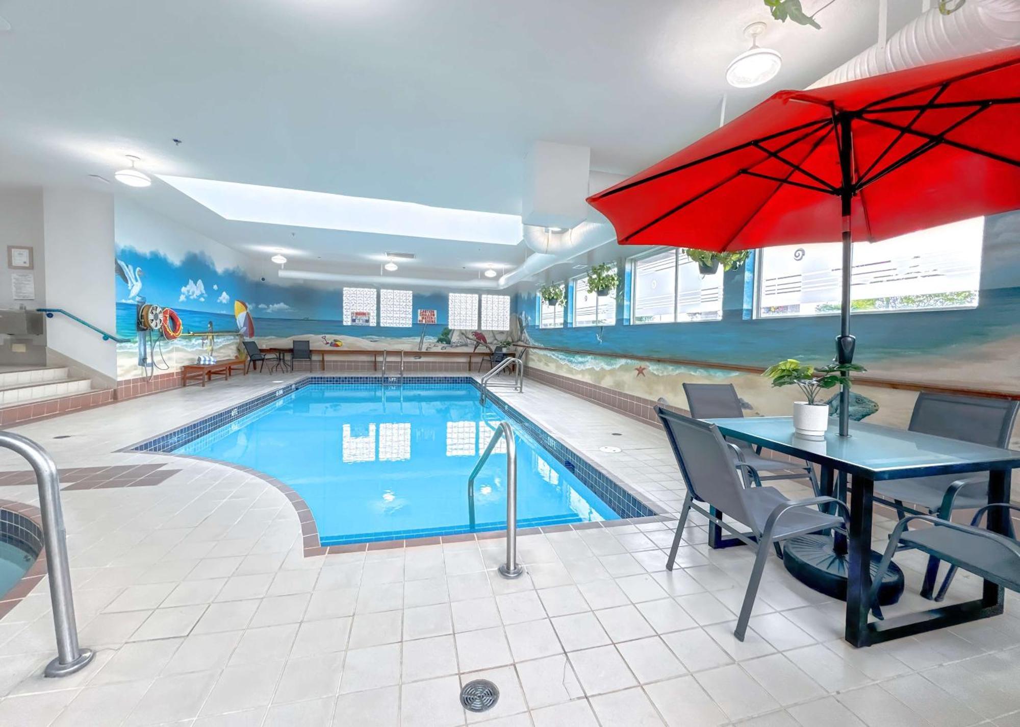 Coast Abbotsford Hotel & Suites Экстерьер фото