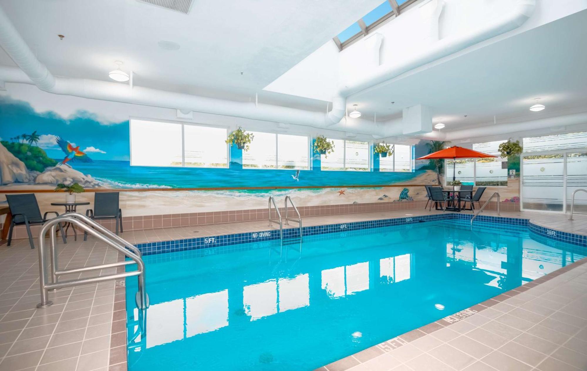Coast Abbotsford Hotel & Suites Экстерьер фото
