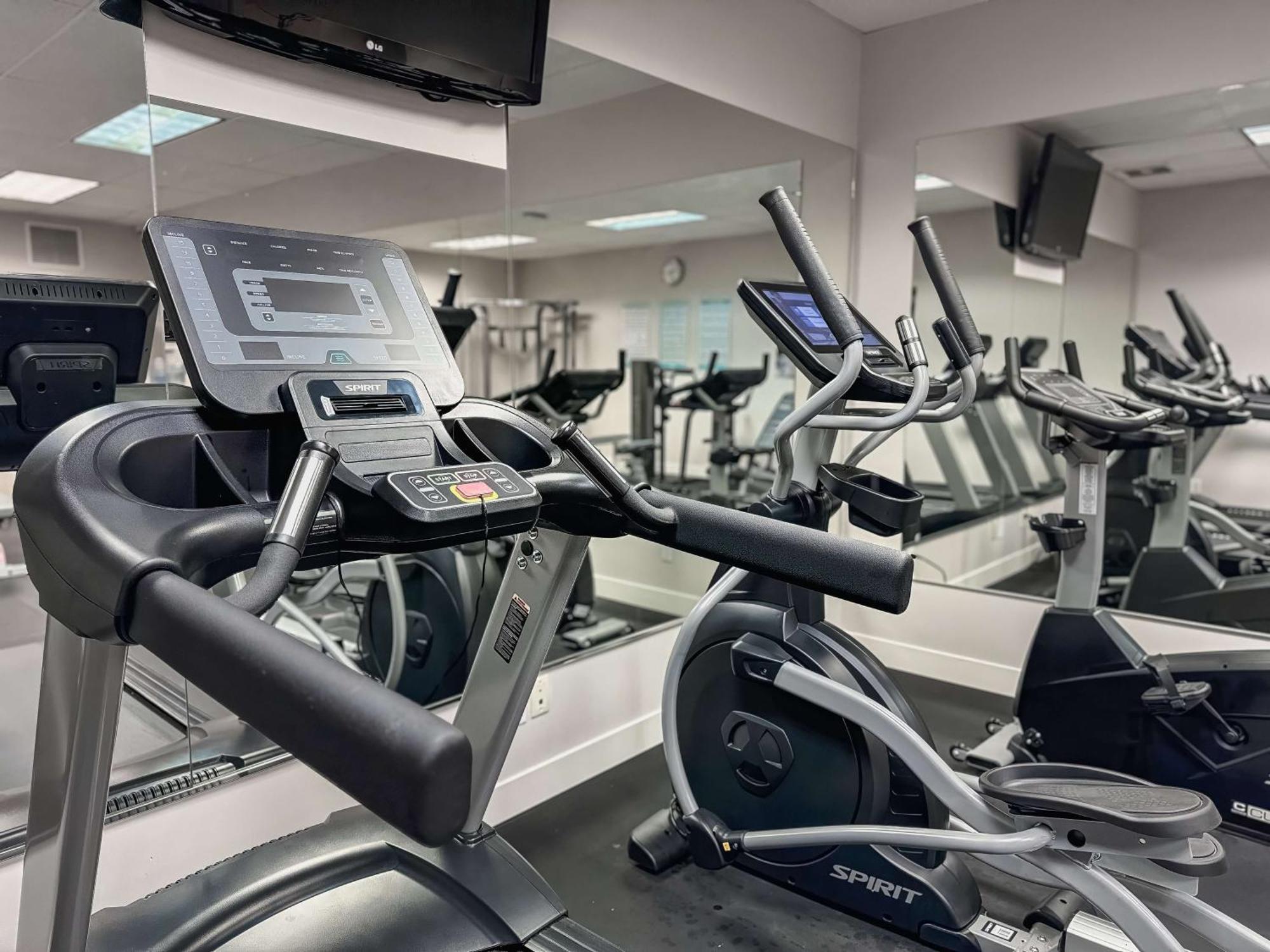Coast Abbotsford Hotel & Suites Экстерьер фото