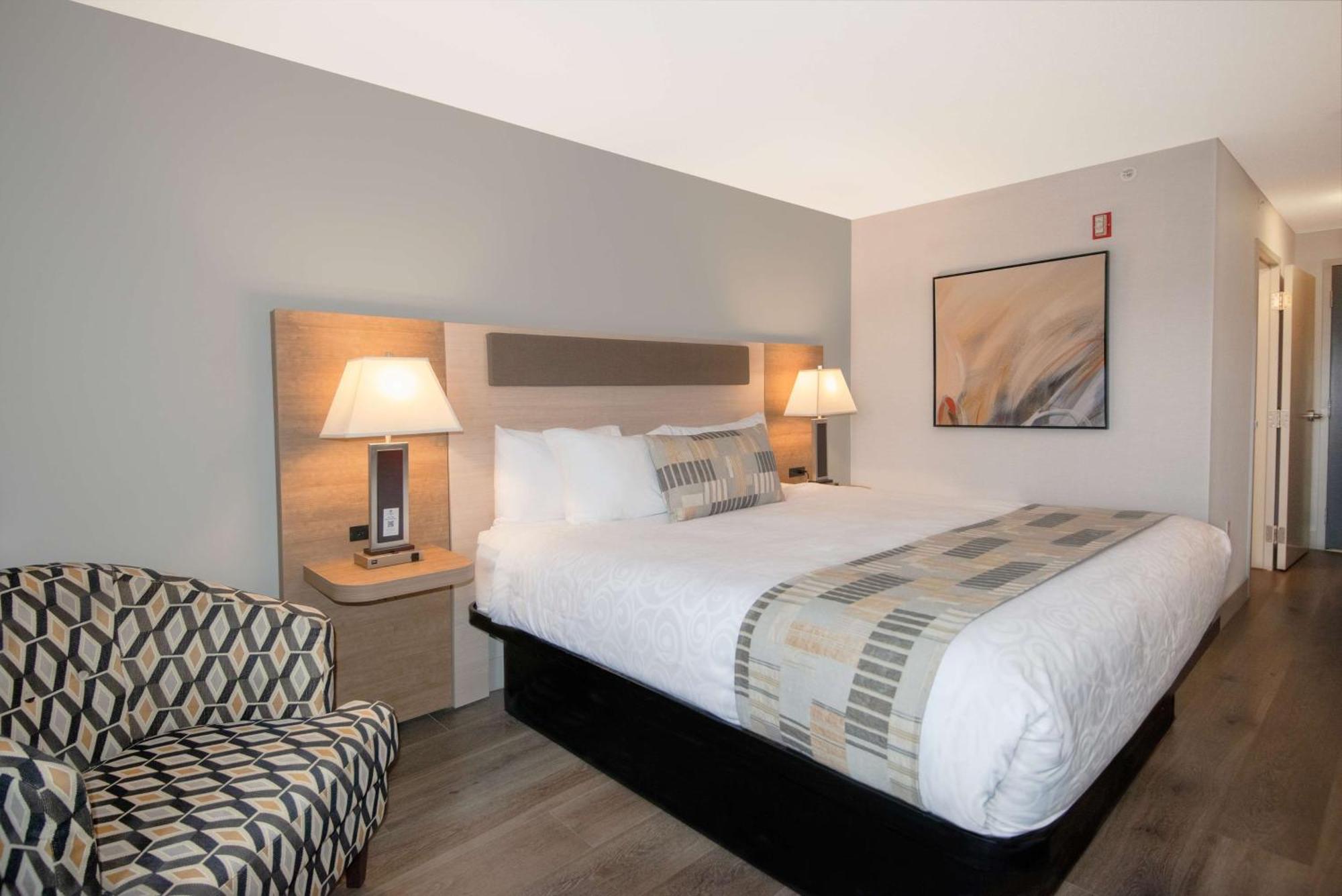 Coast Abbotsford Hotel & Suites Экстерьер фото