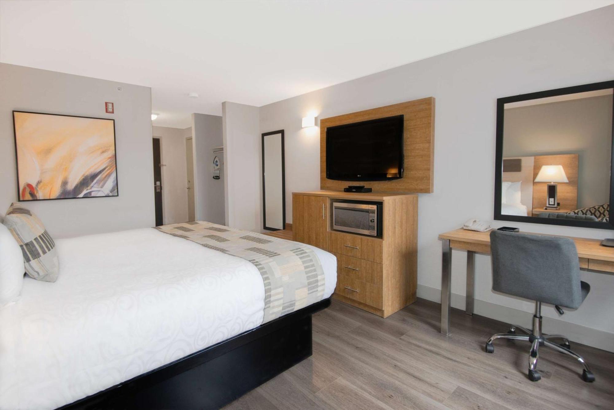 Coast Abbotsford Hotel & Suites Экстерьер фото