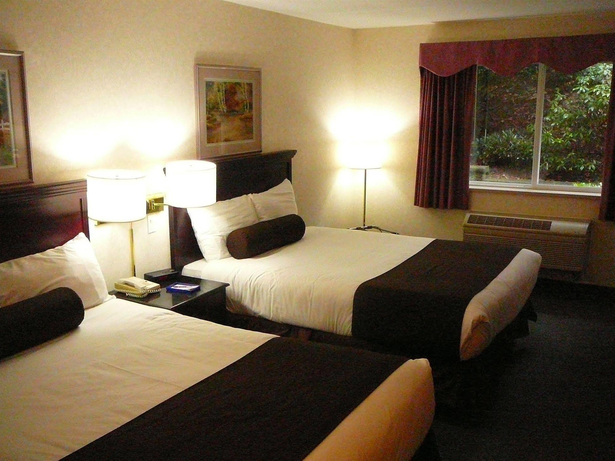 Coast Abbotsford Hotel & Suites Экстерьер фото