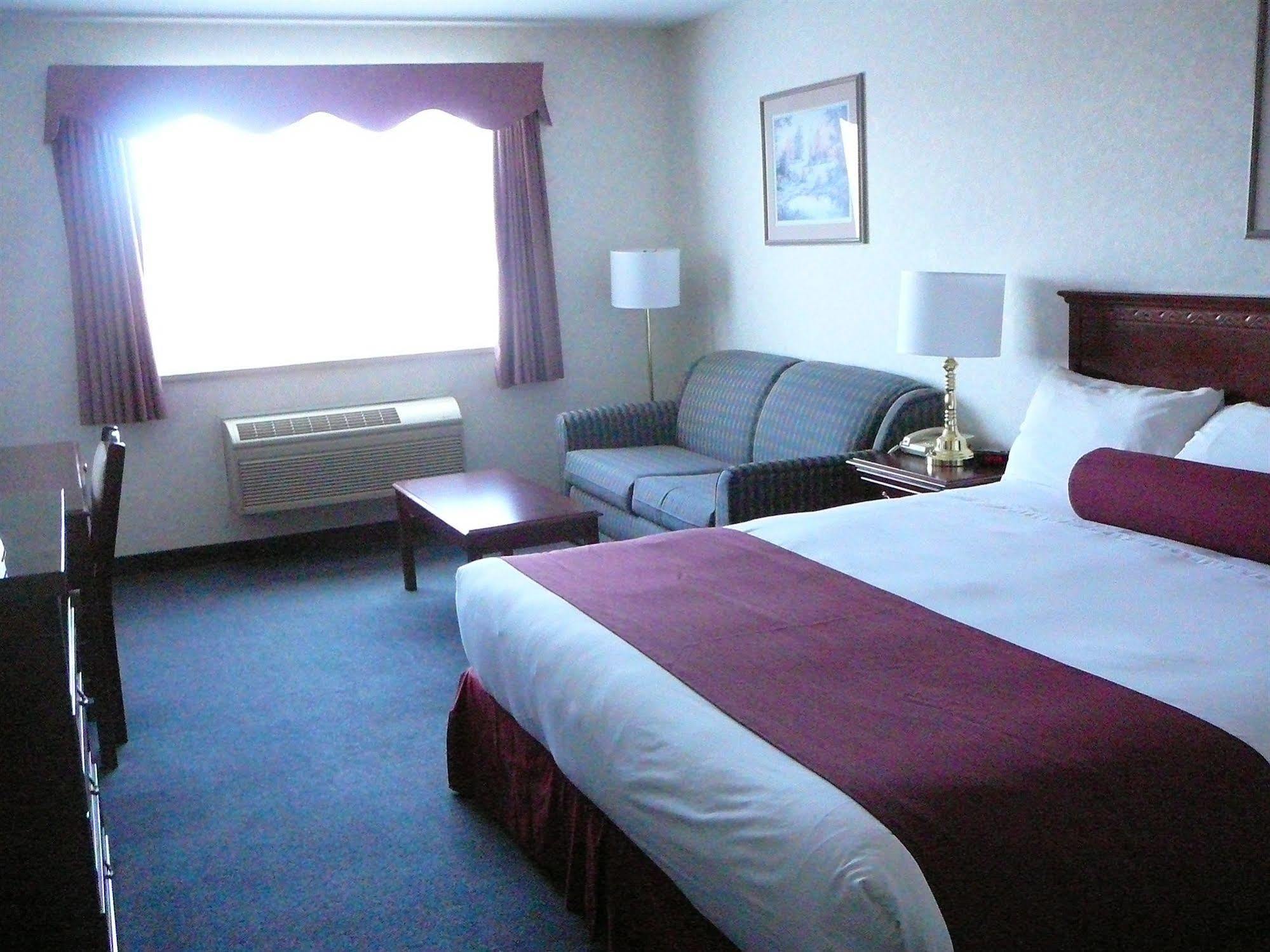 Coast Abbotsford Hotel & Suites Экстерьер фото